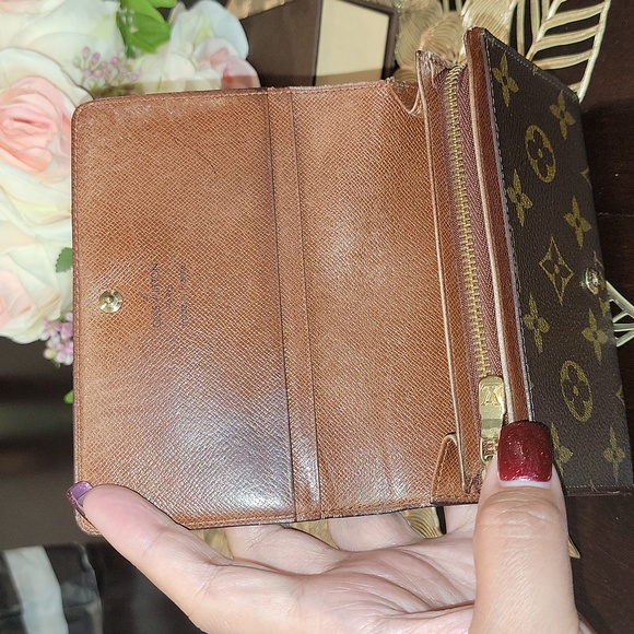 Authentic Louis Vuitton compact wallet - Picture 5 of 11